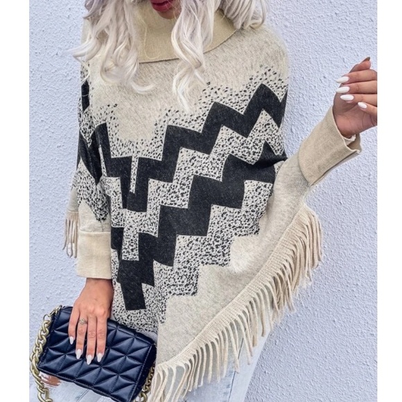 Boho fringe poncho - Picture 5 of 6